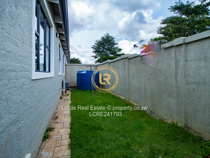 Seamless Living: A Cozy Indoor-Outdoor Retreat in Borrowdale