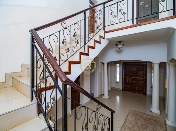 5 Bedroom House