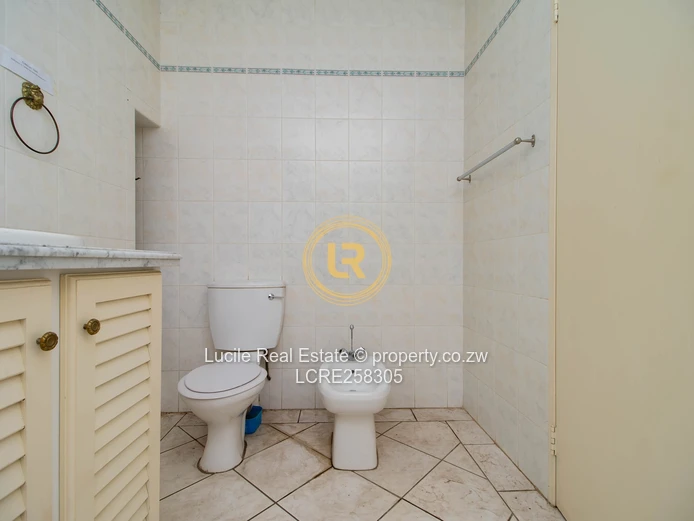 Spacious 5-Bedroom Home In Alexander Park