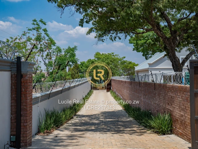 Luxury Living In Helensvale | Fully Furnished Home