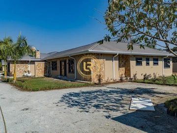 6 Bedroom House