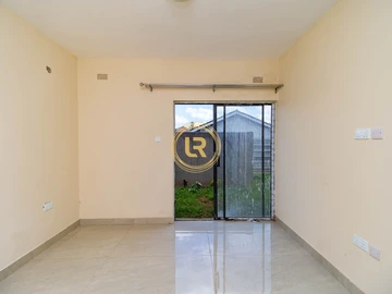 2 Bedroom Flat & Apartment