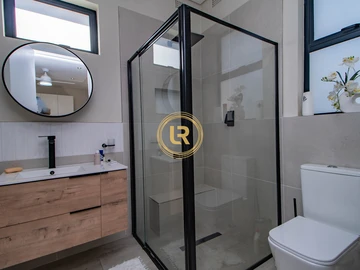 3 Bedroom Flat & Apartment