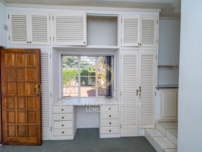 Spacious 5-Bedroom Home In Alexander Park