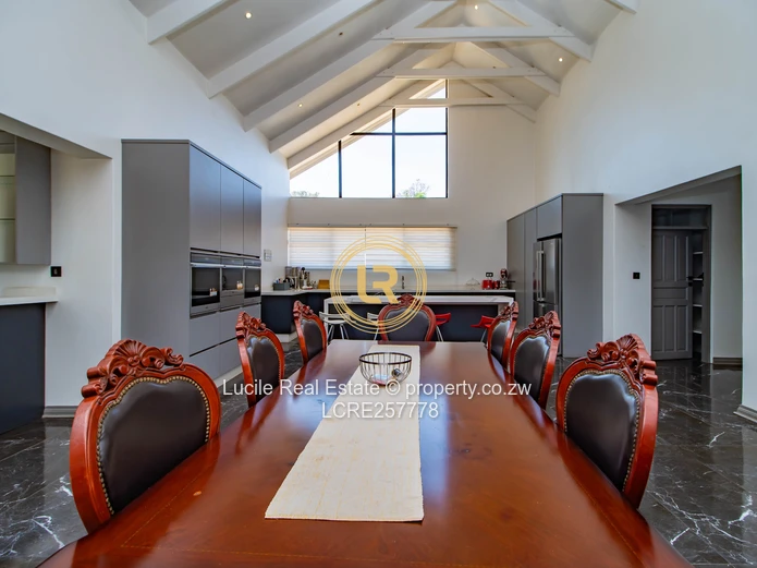 Luxury Living In Eastlea | Fully Furnished Home 