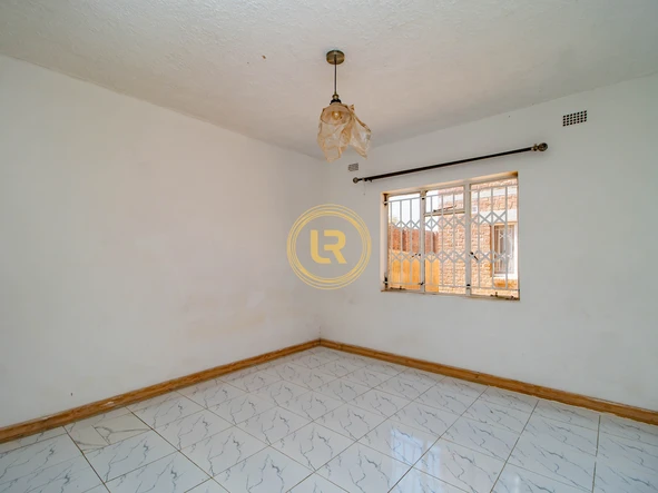 2 Bedroom Flat & Apartment