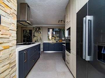 3 Bedroom Flat & Apartment