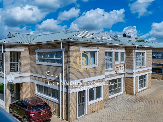 Modern 3 - bedroom House with En-Suite Bathrooms