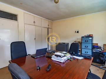 2 Bedroom Flat & Apartment