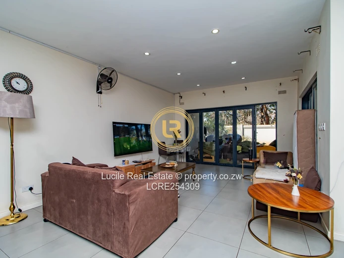 Modern 3- bedroom apartment to let