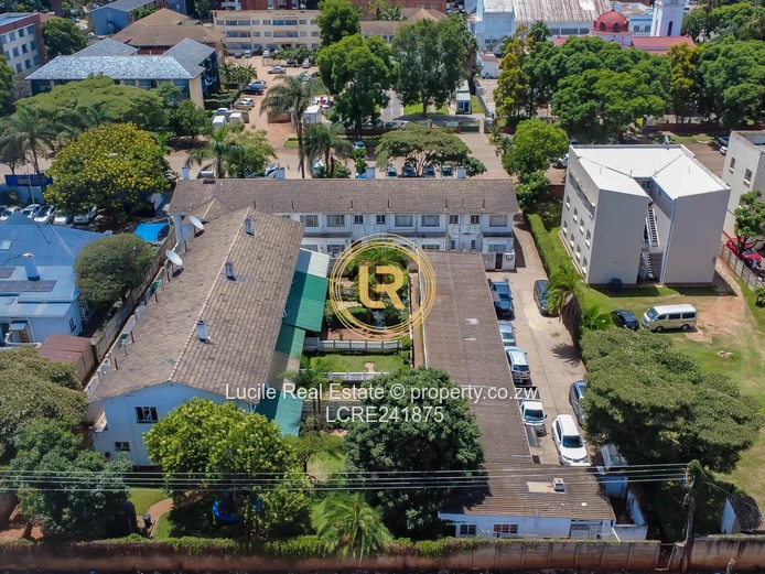 Spacious 2-Bed Apartment at Beaufort Manor, Avenues | Garage