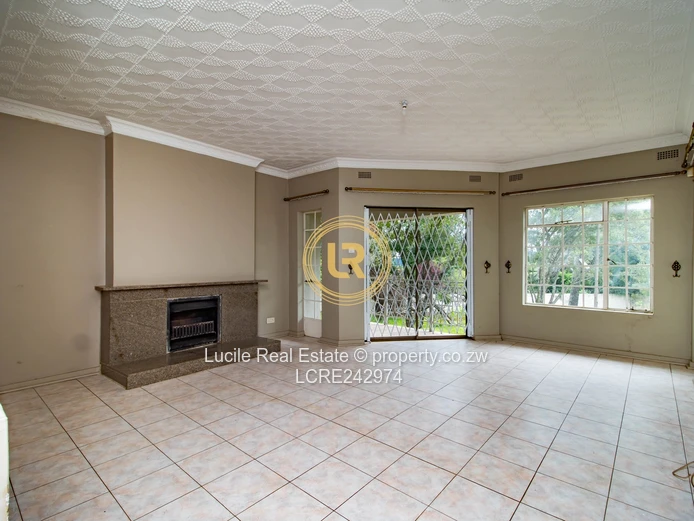 Spacious Modern Home Iin Prestigious Mt Breezes