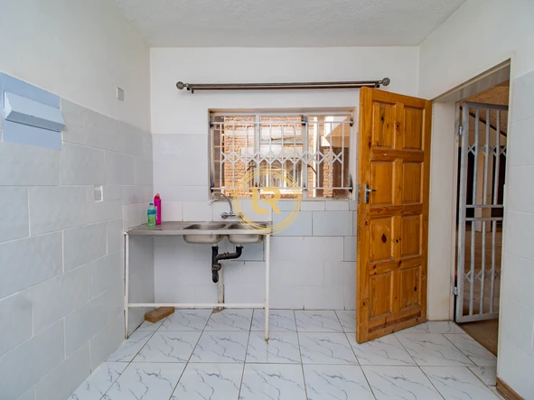 2 Bedroom Flat & Apartment