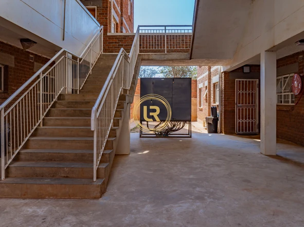 2 Bedroom Flat & Apartment