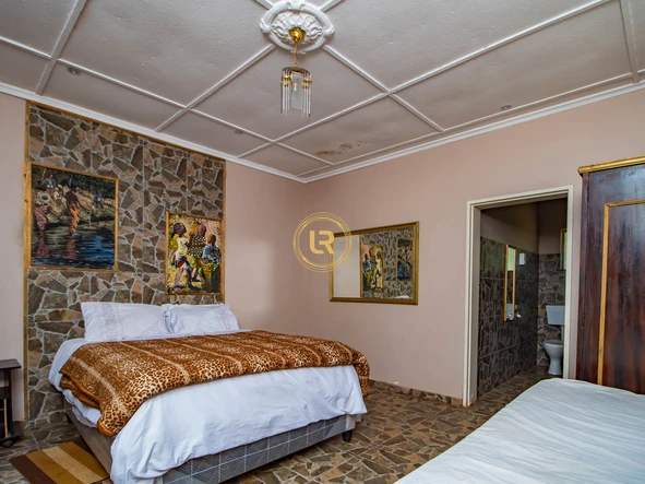 Hotel & Lodge
