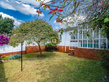 2 Bedroom Flat & Apartment