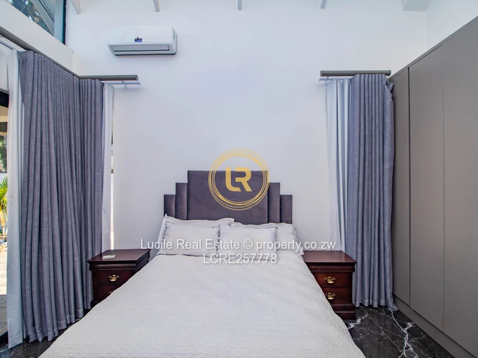 Luxury Living In Eastlea | Fully Furnished Home 