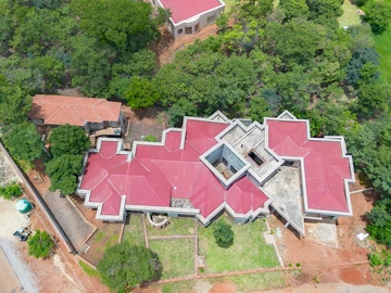 6 Bedroom House