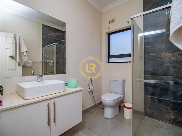 3 Bedroom Flat & Apartment