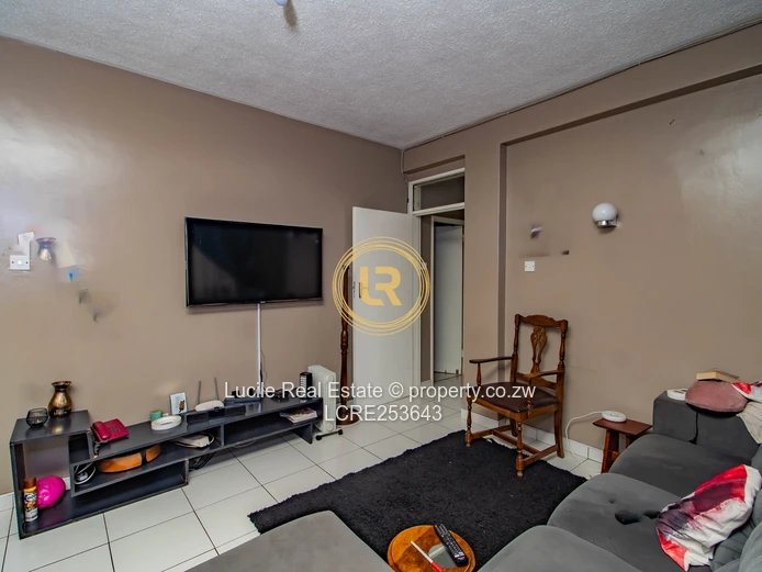 2 Bedroom Flat For Sale – Eastview Gardens, Eastlea | $70,000 Usd
