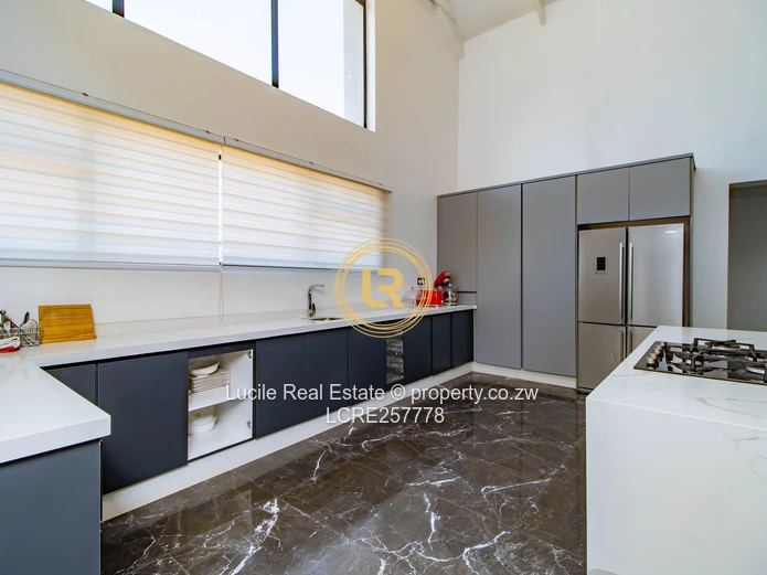 Luxury Living In Eastlea | Fully Furnished Home 