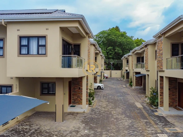 3 Bedroom Flat & Apartment