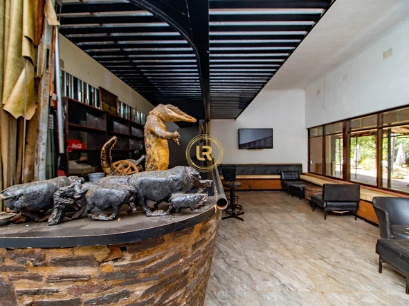 Hotel & Lodge