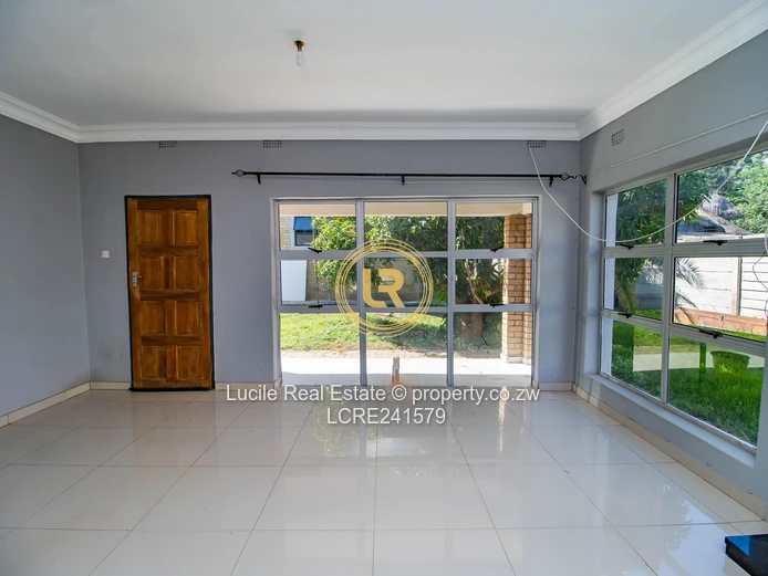 Modern 3 - bedroom House with En-Suite Bathrooms