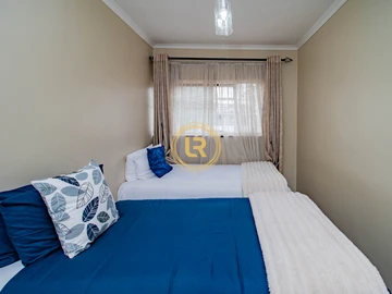 2 Bedroom Flat & Apartment