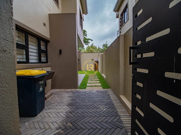 3 Bedroom Flat & Apartment