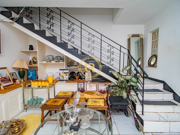 2 Bedroom Flat & Apartment