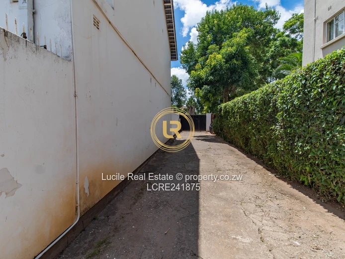 Spacious 2-Bed Apartment at Beaufort Manor, Avenues | Garage