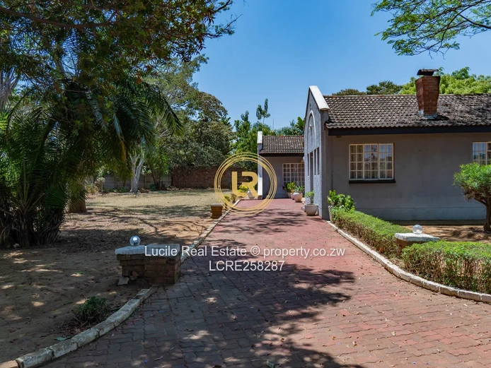 Charming 2-Bedroom Cottage in Borrowdale West – $600 per Month