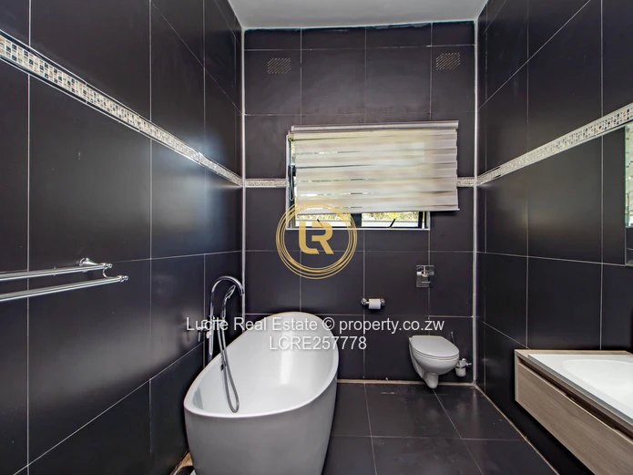 Luxury Living In Eastlea | Fully Furnished Home 