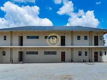 2 Bedroom Flat & Apartment