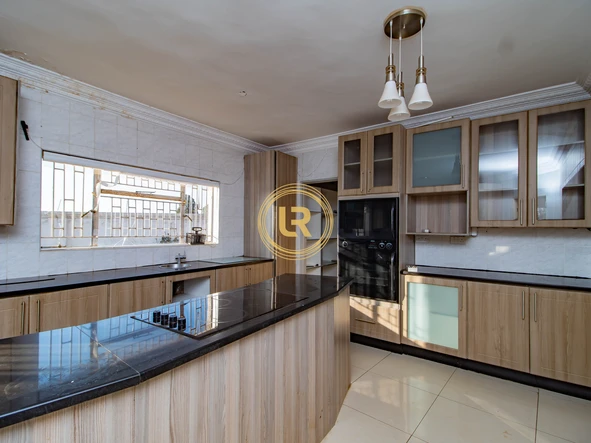 5 Bedroom House