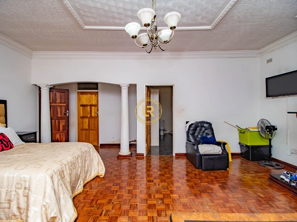5 Bedroom House