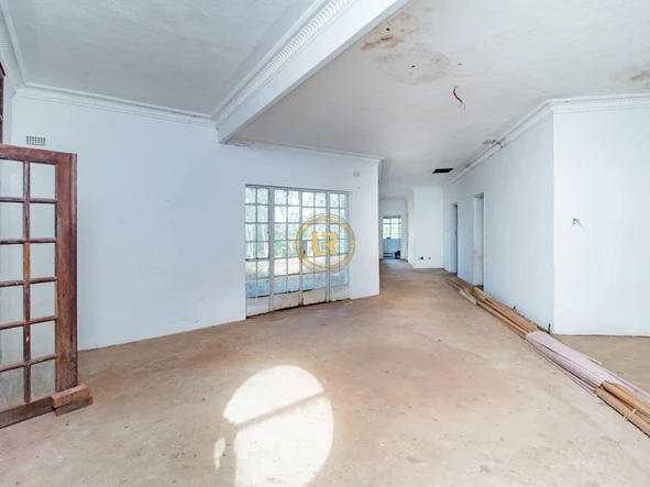 6 Bedroom House