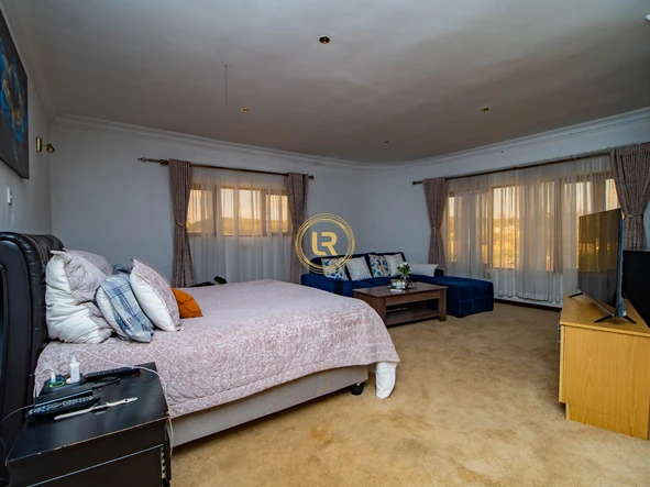 7 Bedroom House