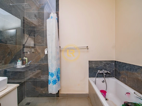 3 Bedroom Flat & Apartment