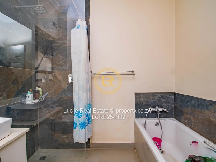 Modern 3- bedroom apartment to let