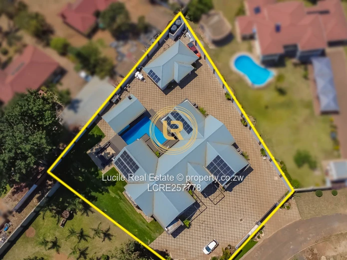 Luxury Living In Eastlea | Fully Furnished Home 