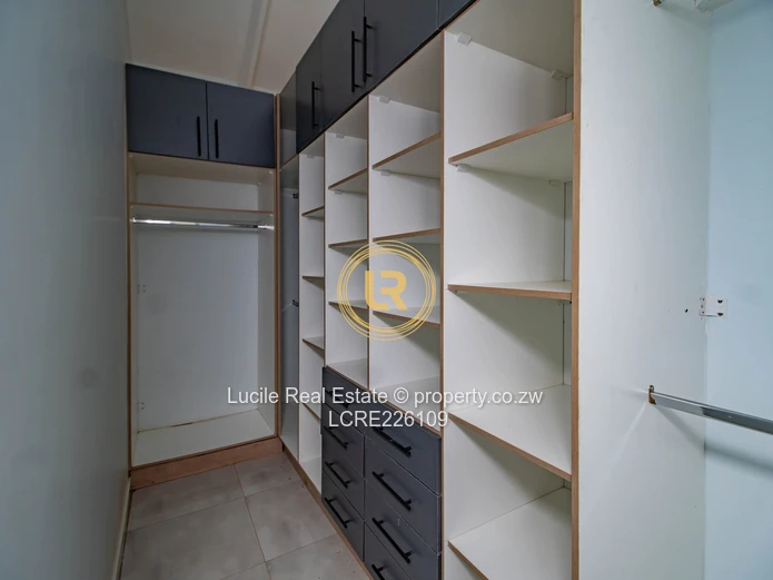 Open-Plan 3-Bed Home in Mandara