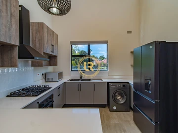 3 Bedroom Flat & Apartment