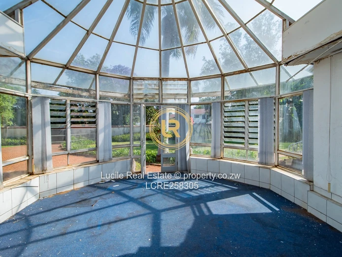 Spacious 5-Bedroom Home In Alexander Park