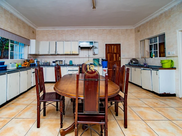 5 Bedroom House