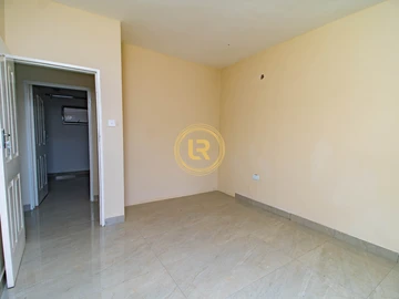 2 Bedroom Flat & Apartment