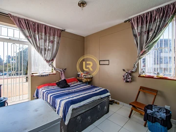 2 Bedroom Flat & Apartment