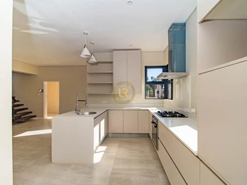 4 Bedroom Flat & Apartment