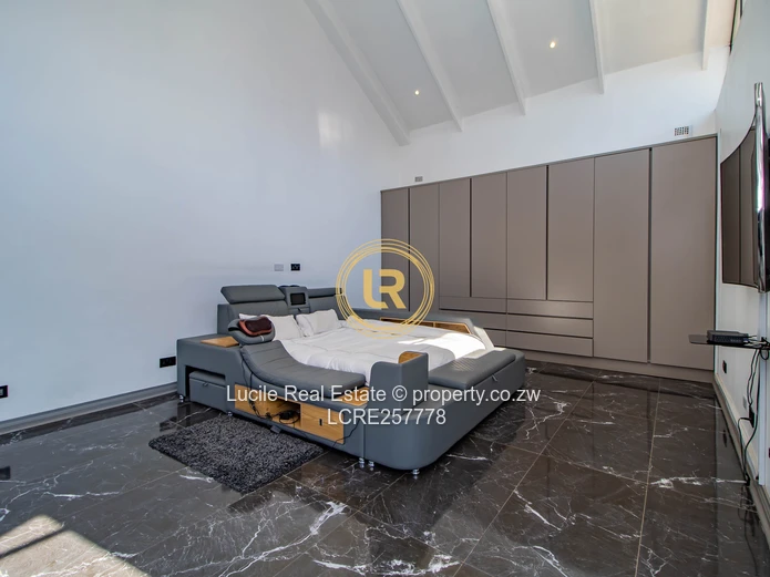 Luxury Living In Eastlea | Fully Furnished Home 